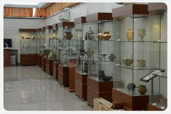 گنجینه های سفال و ظروف شیشه ای موزه آستان قدس