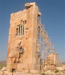برج سنگی معروف به زندان سلیمان محوطه تاریخی پاسارگاد