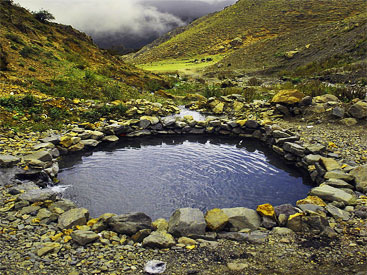 چشمه گیلاس از جاذبه های گردشگری چناران