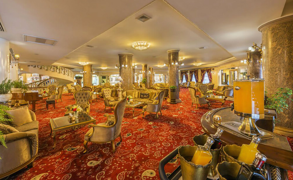 رستوران لانژ هتل قصر طلایی مشهد