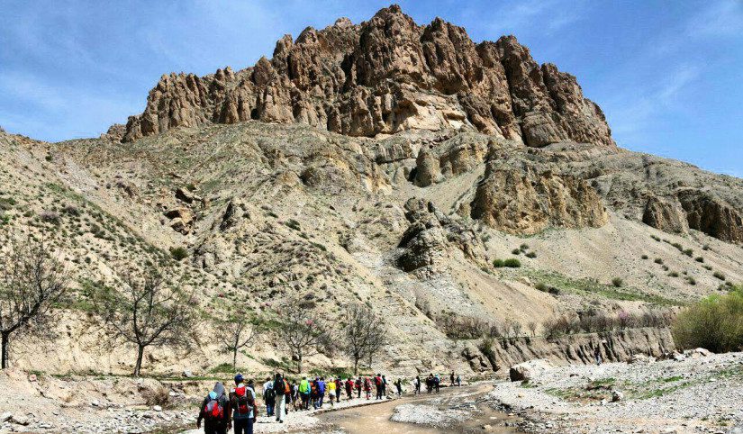 جاذبه های گردشگری مشهد و بازدید از آبشار آبقد