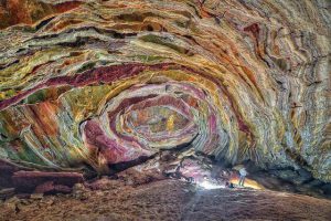 طولانی ترین غار نمکی جهان در جزیره زیبا قشم
