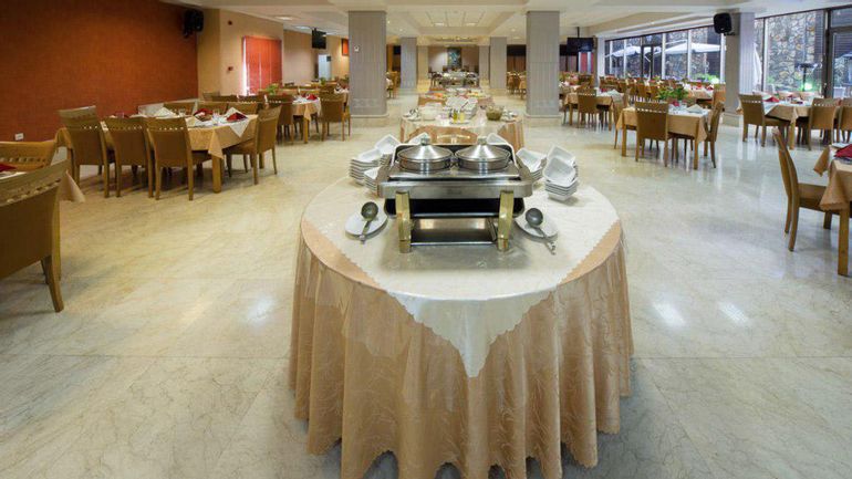 رستوران و کافی شاپ هتل داریوش سابق یا هتل پیروزی اصفهان