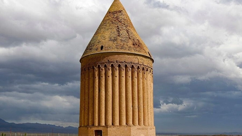 برج رادکان چناران-جاهای دیدن اطراف مشهد