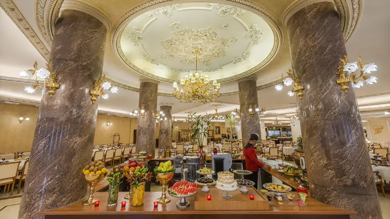 رستوران ترنم هتل قصر طلایی مشهد (گلدن پالاس)