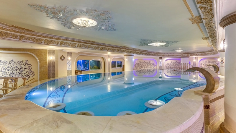 استخر هتل قصر طلایی مشهد - استخر گلدن پالاس