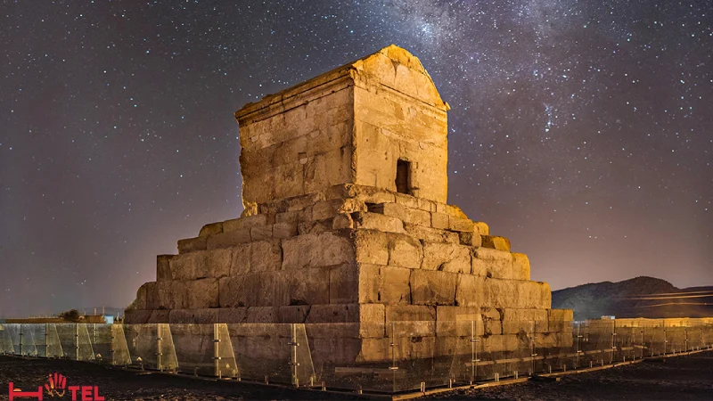 مقبره کوروش کبیر در تخت جمشید شیراز
