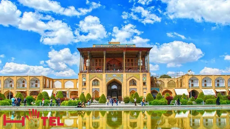 نمایی از عمارت عالی قاپو اصفهان