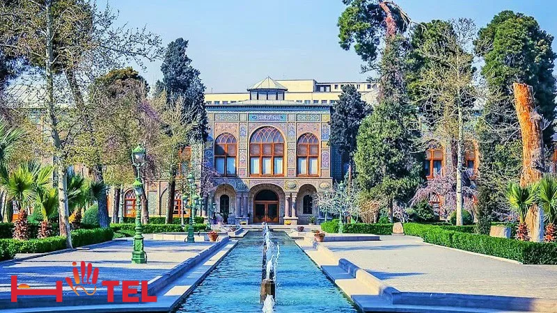 محوطه سرسبز کاخ گلستان تهران