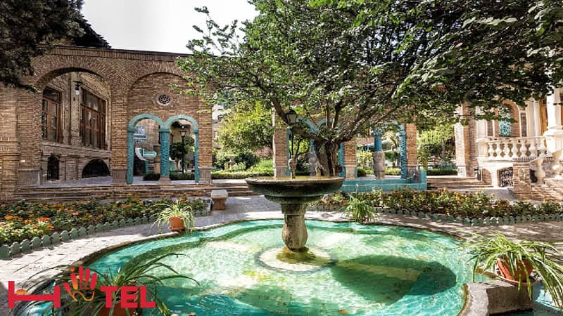 حوضچه و باغچه‌های خانه موزه مقدم