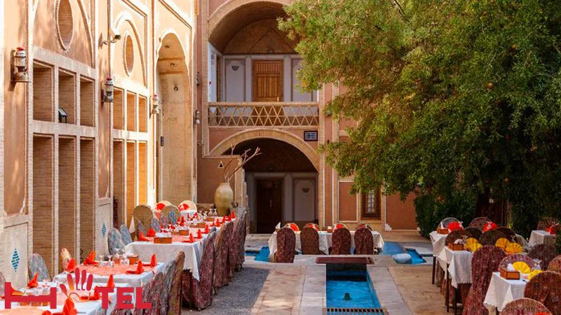 رستوران باغ هتل باغ مشیر الممالک در یزد
