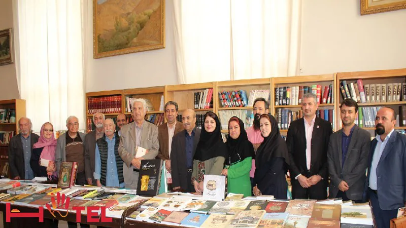 نمایشگاه کتاب در کتابخانه موزه ایران باستان