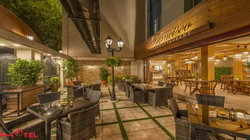 کافه رستوران سانفرانسیسکو هتل قصر طلایی مشهد