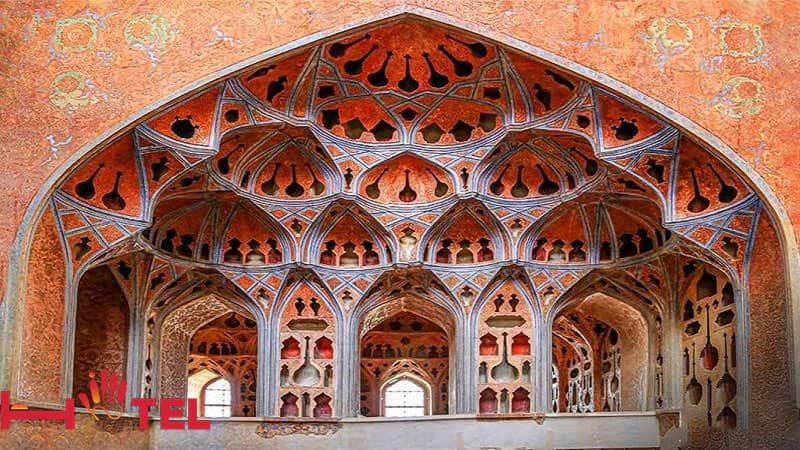 معماری کاخ عالی قاپو اصفهان