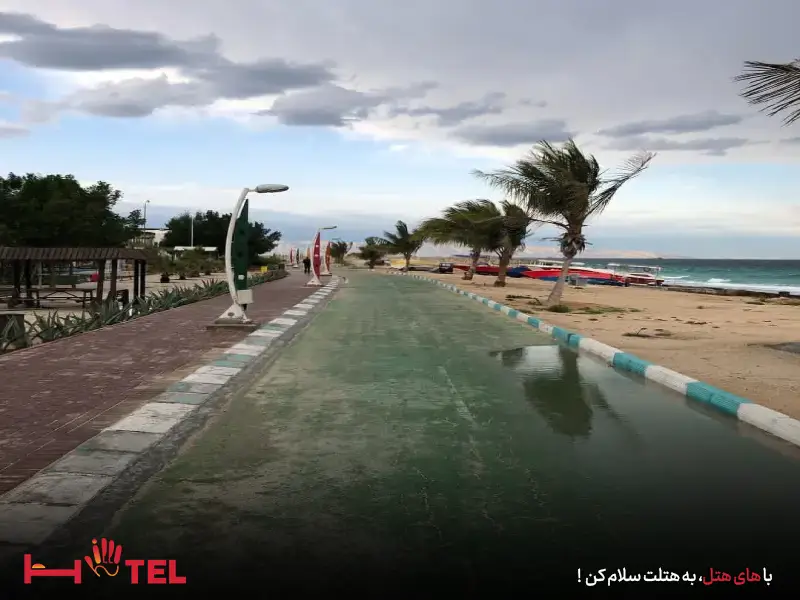 مسیر پیاده‌روی در پارک ساحلی سیمرغ کیش