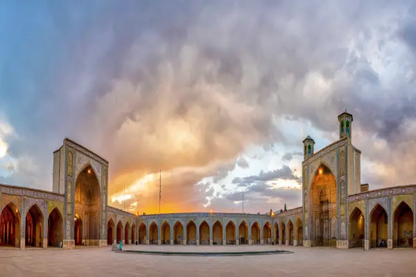 مسجد وکیل شیراز شاهکاری شگفت انگیز از هنر و معماری