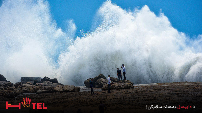 موج فشان چابهار در ساحل دریا بزرگ چابهار